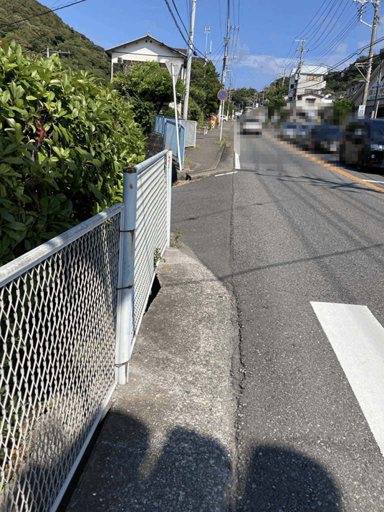 葉山一色の坂道。クロスバイクでの難所