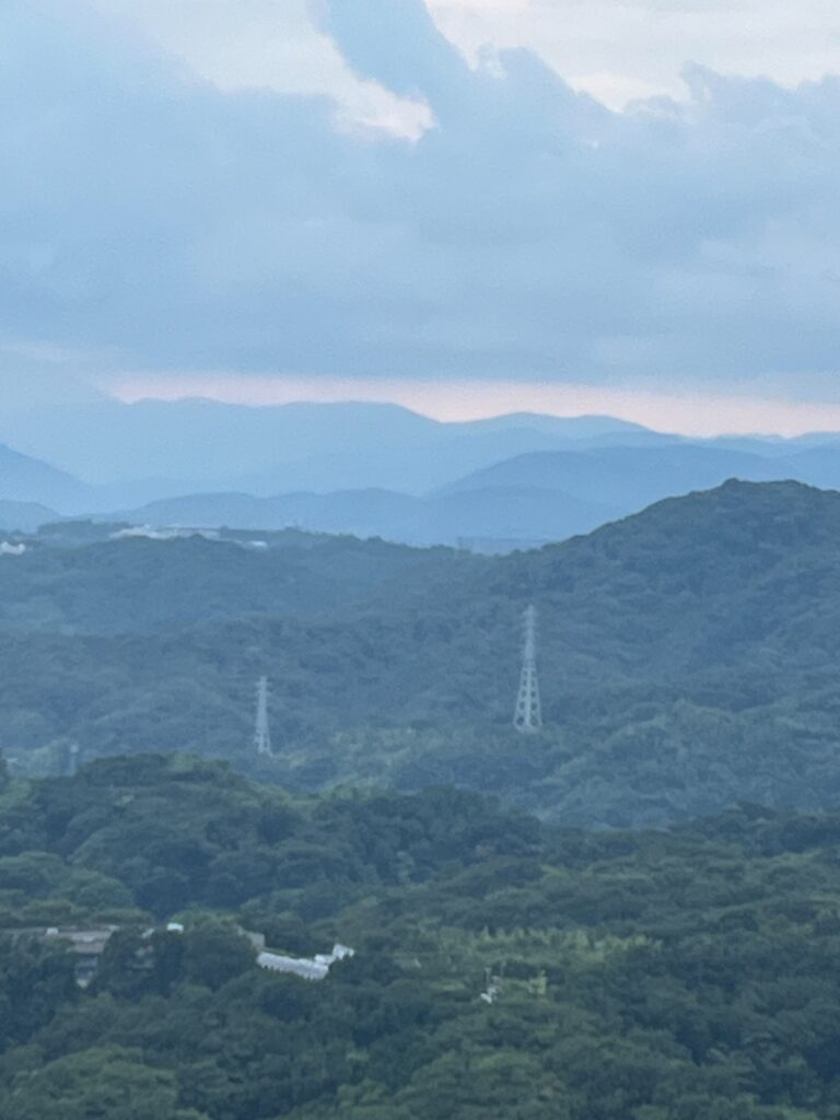 湘南平から見える山々の重なり