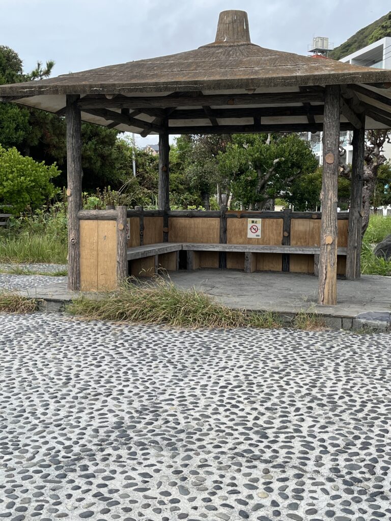 立石海岸にある休憩スポット